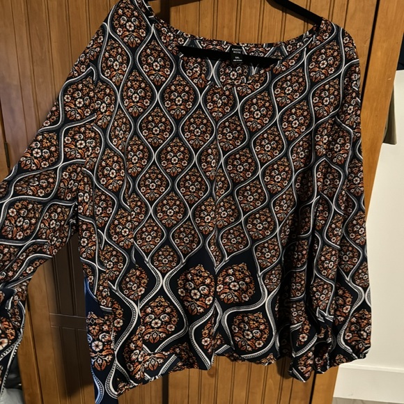 Emery Rose floral/plant print top - Picture 4 of 4